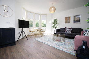 Large City Centre 3 Bed Flat with Parking